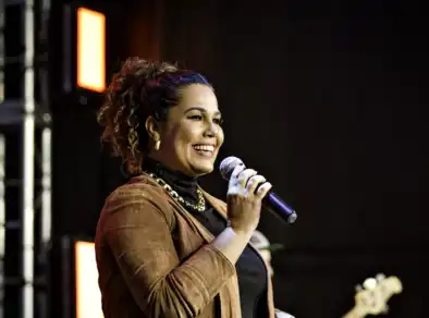 Cantora católica Eliana Ribeiro promove congresso para mulheres em São José dos Campos