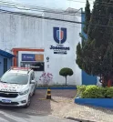 Criminosos armados invadem escola particular, rendem funcionários e fogem na Zona…