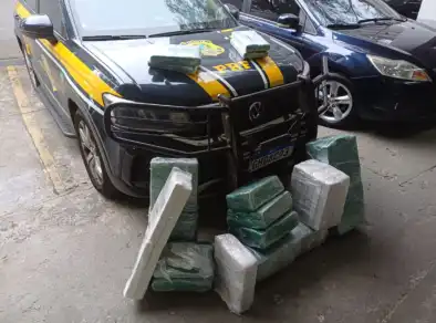Homem é preso transportando mais de 100 kg de drogas na Dutra em Caçapava