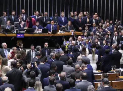 Câmara dos Deputados aprova urgência para votar projeto da anistia