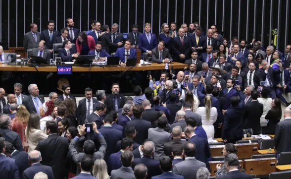 Câmara dos Deputados aprova urgência para votar projeto da anistia