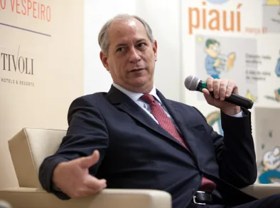 Ciro Gomes é alvo de pedido de prisão preventiva por perseguição e ofensas