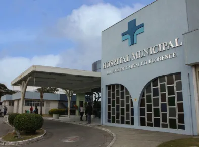 Prefeito nega atraso e explica parcelamento de salários de médicos