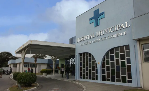 Prefeito nega atraso e explica parcelamento de salários de médicos
