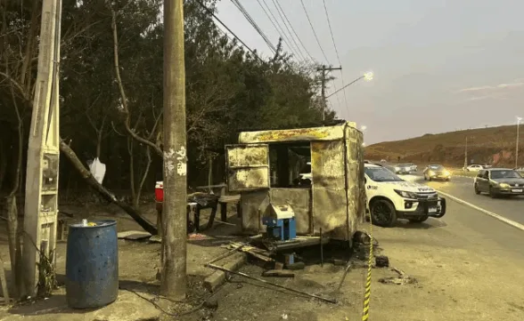 Mulher é morta a tiros e trailer em que ela trabalhava é incendiado em Jacareí
