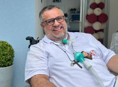 Padre Márlon volta a ser internado na UTI e pede orações