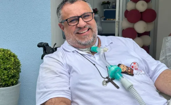 Padre Márlon volta a ser internado na UTI e pede orações