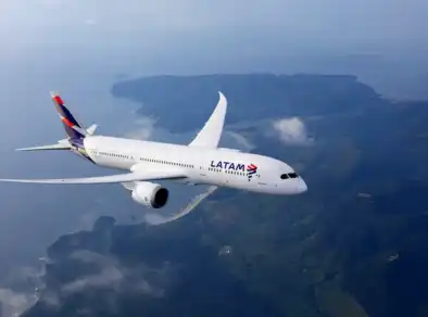 LATAM anuncia pedido de até 74 aviões da Embraer