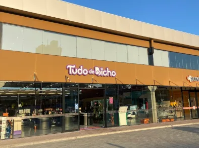 Tudo de Bicho transfere lojas para gigante Pet Camp