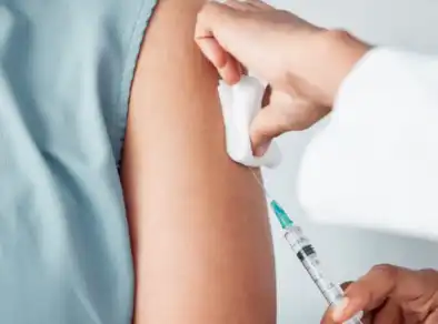 Vacinação chega a condomínios e leva imunização até os moradores