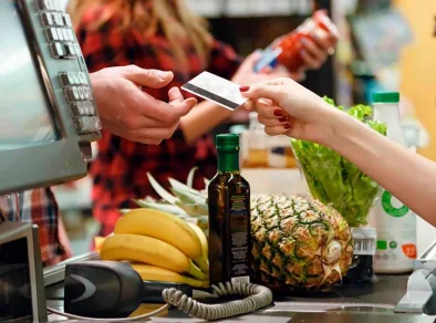 Governo estuda alterar regras para compras com vale-refeição e alimentação