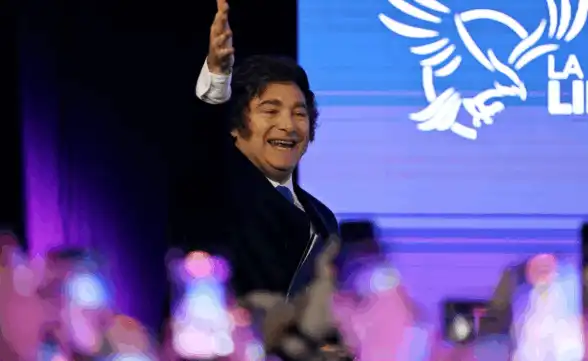 Partido de Milei vence eleições e ganha mais força na Argentina