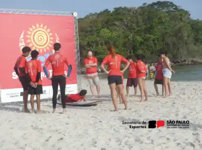 Surf para Todos oferece aulas gratuitas em Maresias, de quinta a domingo 