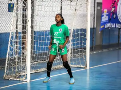 Jovem de Lorena se torna goleira do Corinthians e busca patrocínio