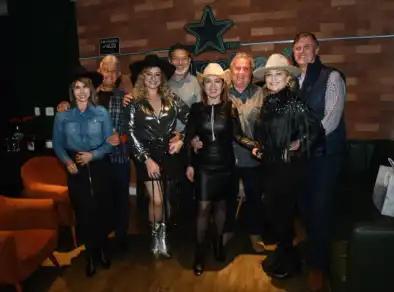 Mara, da Martucheli Eventos, celebrou seus 43 anos em grande estilo!