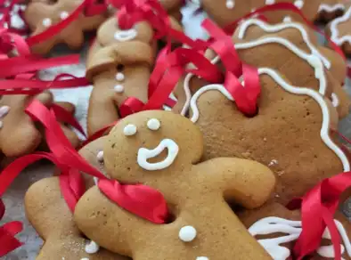 Casa Bambuí terá oficinas gratuitas de pintura de biscoitos natalinos para crianças