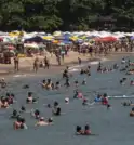 Turista de um dia volta a dividir opiniões em Ilhabela com…