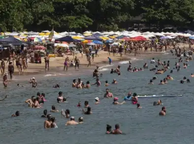 Turista de um dia volta a dividir opiniões em Ilhabela com aproximação do verão
