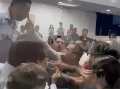 Sessão na Câmara de Taubaté é suspensa após confusão entre servidores e vereadores