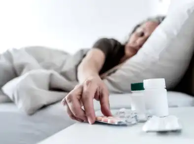 Buscas por remédios para dormir sem receita disparam e acendem alerta sobre automedicação no Brasil