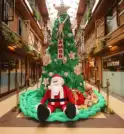 Boulevard Genève inaugura decoração de Natal feita inteiramente em crochê em…