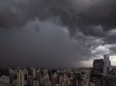 Defesa Civil emite alerta de tempestades, ventos fortes e granizo a partir de domingo (16)