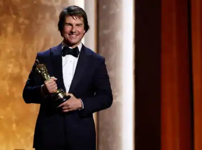 Tom Cruise recebe primeiro Oscar aos 45 anos de carreira 