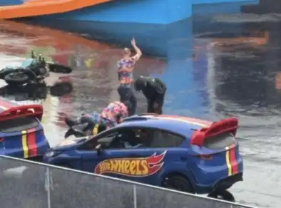 Motociclista morre após acidente durante apresentação no Beto Carrero World 