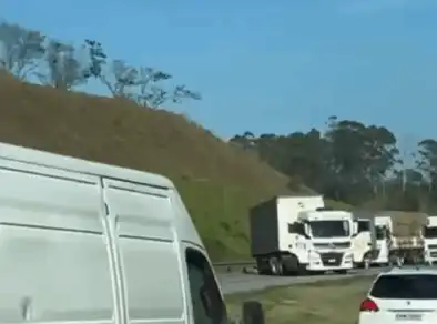 Motorista de caminhão é sequestrado com ameaça de bomba; rodoanel está interditado