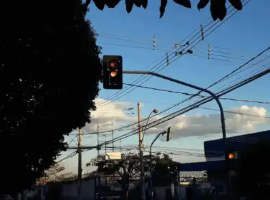 Projeto libera avanço do semáforo durante a madrugada no bairro Independência em Taubaté 