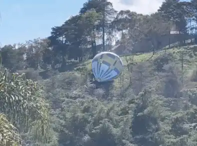 Balão cai em vegetação e causa princípio de incêndio em Campos do Jordão