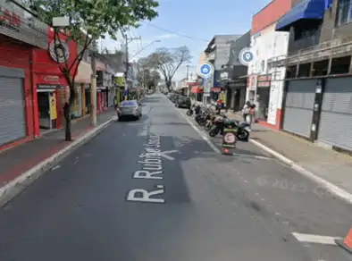 Ambulante destrói carrinho após abordagem da fiscalização em São José dos Campos