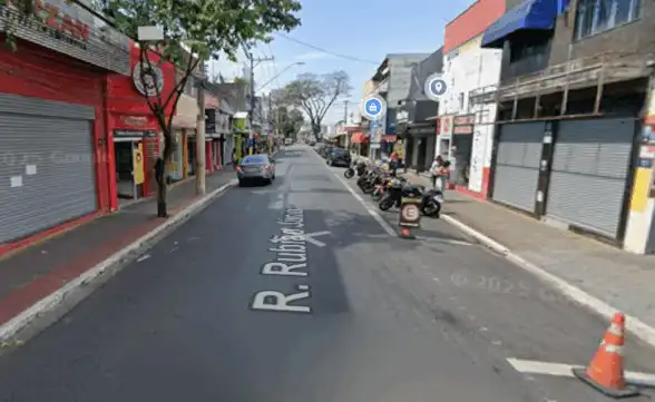 Ambulante destrói carrinho após abordagem da fiscalização em São José dos Campos