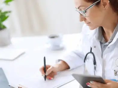 MÉDICO ESQUECE VÍRGULA NA RECEITA E MENINO MORRE