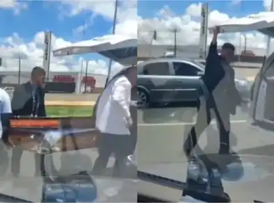 Caixão com cadáver cai de veículo funerário em avenida movimentada 