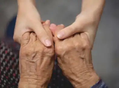 Tema da redação do Enem 2025 aborda envelhecimento e marca primeiro dia de provas 