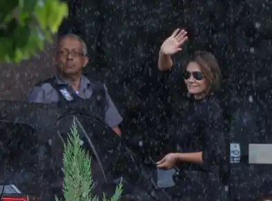 Michelle Bolsonaro visita ex-presidente na PF após violação de tornozeleira