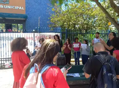 Estudantes do IF de São José entram em greve e pedem melhoria no transporte público