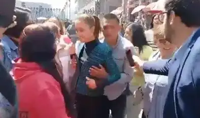 Presidente do México sofre assédio sexual durante caminhada