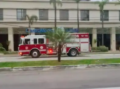 Incêndio causado por decoração de Natal mobiliza bombeiros em clínica de SJC 