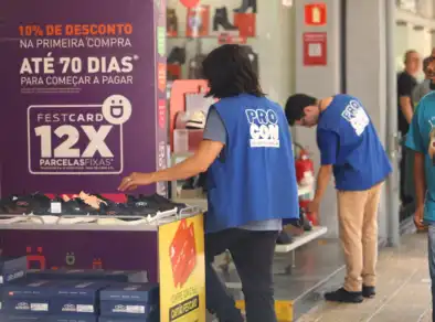 Procon fiscaliza comércio de São José e orienta consumidores sobre a Black Friday