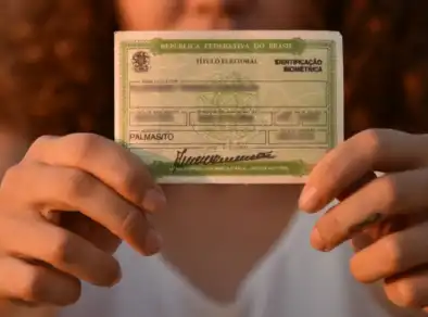 Jovens de 15 a 17 anos podem antecipar o título de eleitor na região