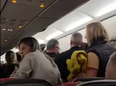 Avião é esvaziado após incêndio no aeroporto de Guarulhos