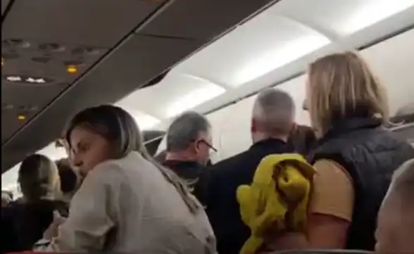 Avião é esvaziado após incêndio no aeroporto de Guarulhos