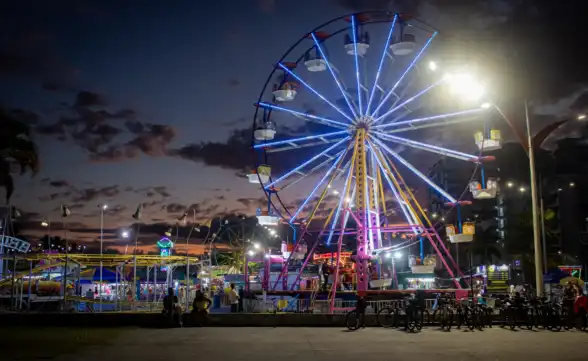 Prefeitura de Caraguatatuba lança programação de fim de ano com fogos silenciosos e shows gratuitos