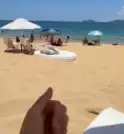 Turista causa indignação ao fazer comentários preconceituosos na Praia do Curral,…