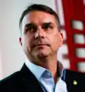 Flávio Bolsonaro diz que pode desistir da pré-campanha, mas que recuo…